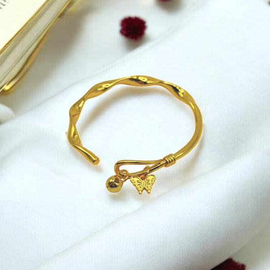 Daphne Hand Cuff